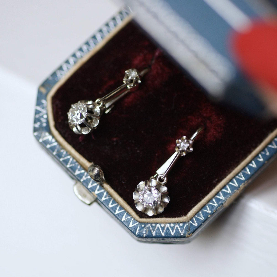 アンティークホワイトゴールドとダイヤモンドのスリーパーピアス - Penelope Gallery