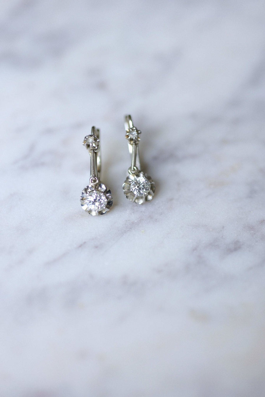 アンティークホワイトゴールドとダイヤモンドのスリーパーピアス - Penelope Gallery