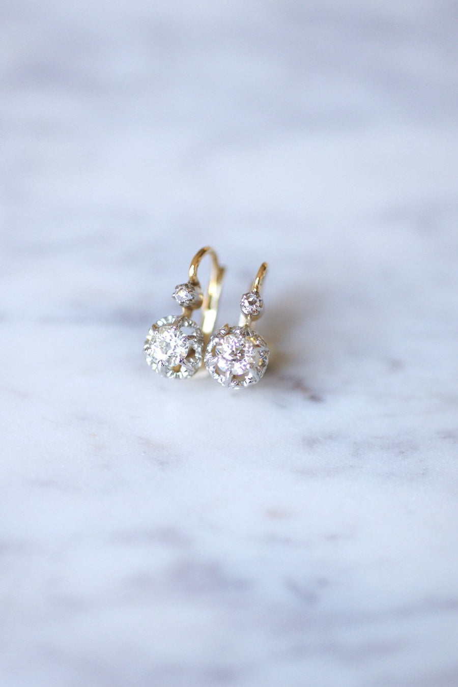 アンティークゴールド、プラチナ、ダイヤモンドのスリーパーピアス - Galerie Pénélope