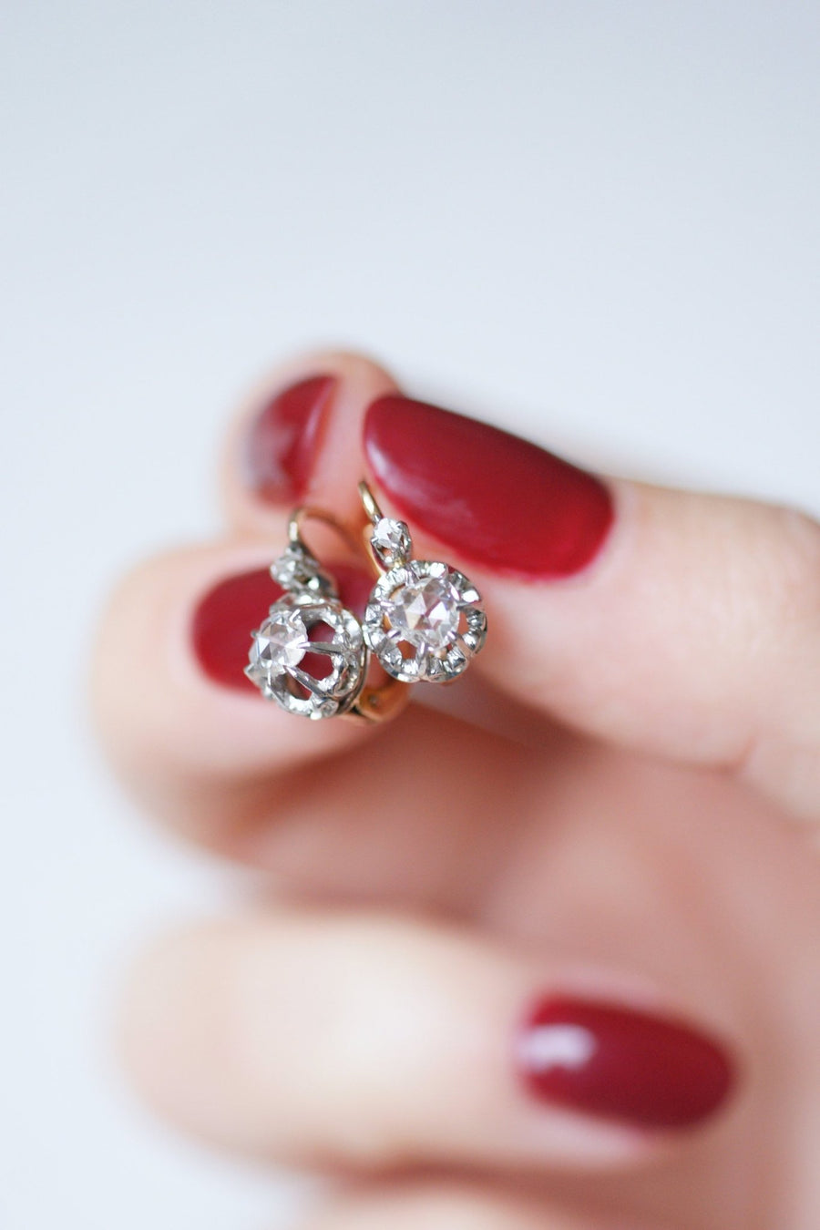 アンティークゴールド、プラチナ、ダイヤモンドのスリーパーピアス - Galerie Pénélope
