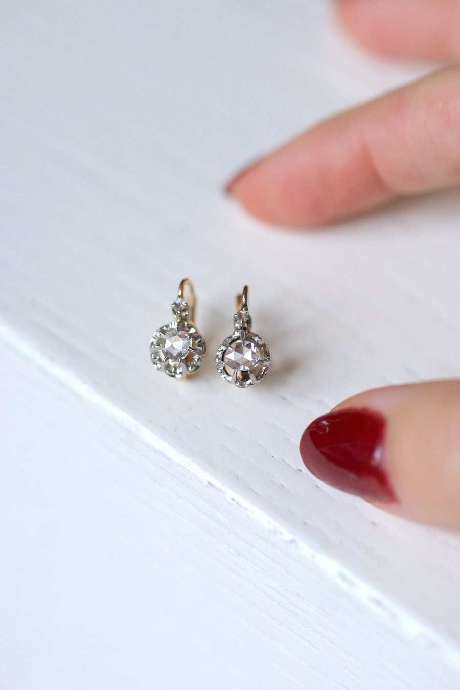 アンティークゴールド、プラチナ、ダイヤモンドのスリーパーピアス - Galerie Pénélope