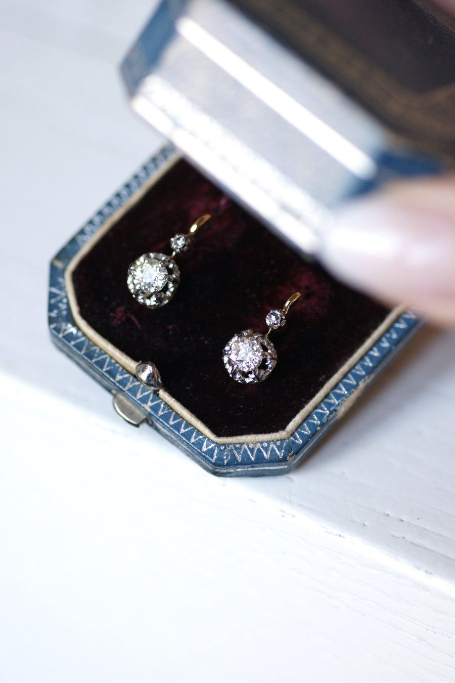 アンティークゴールド、プラチナ、ダイヤモンドのスリーパーピアス - Galerie Pénélope