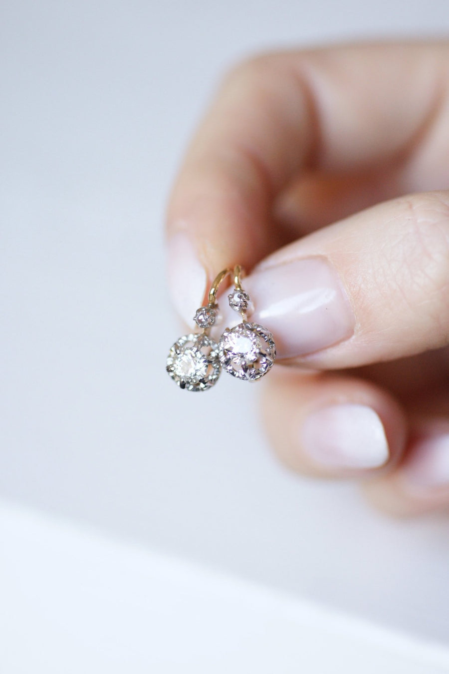 アンティークゴールド、プラチナ、ダイヤモンドのスリーパーピアス - Galerie Pénélope