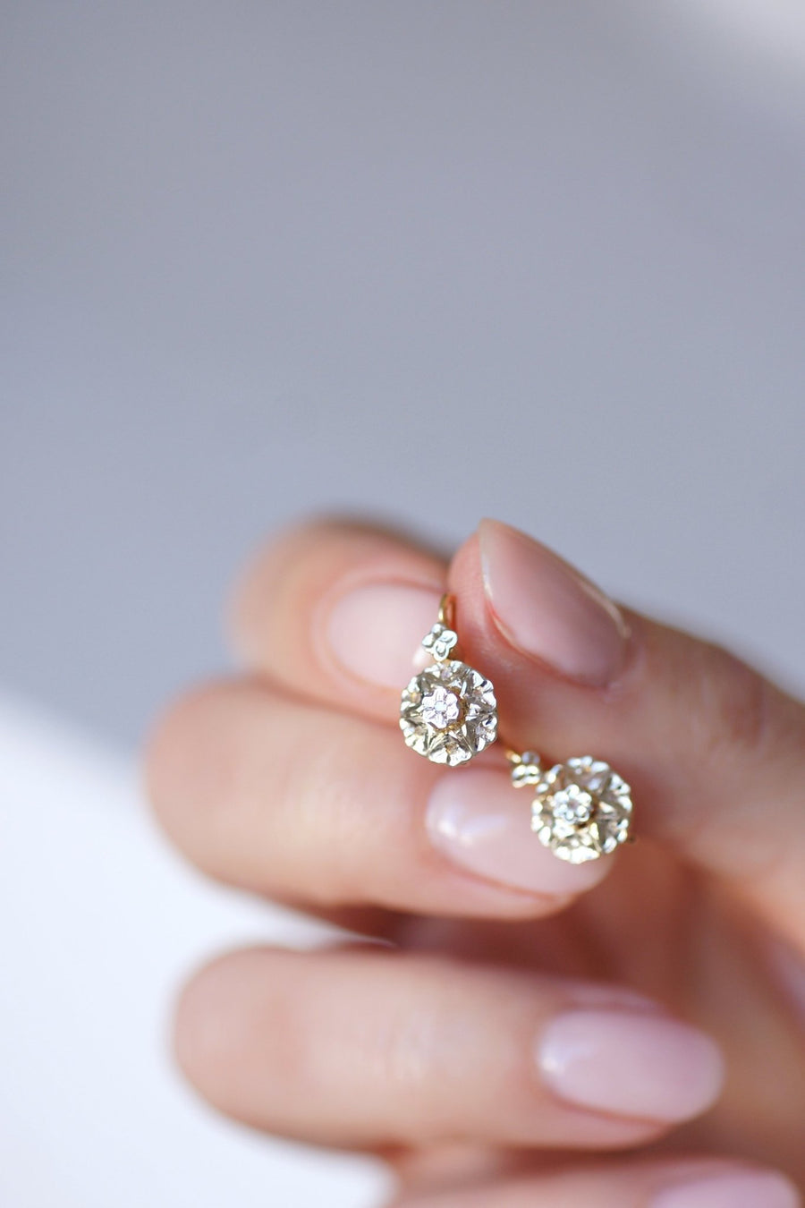 アンティークゴールドとダイヤモンドのスリーパーピアス - Penelope Gallery