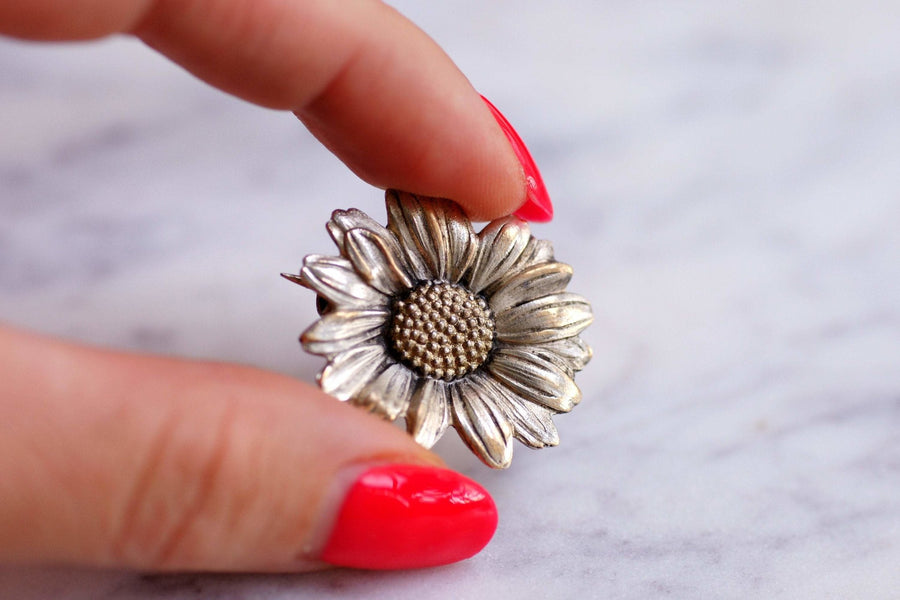 Vintage daisy flower brooch signed Mellerio in metal, Circa 1930 - Galerie Pénélope