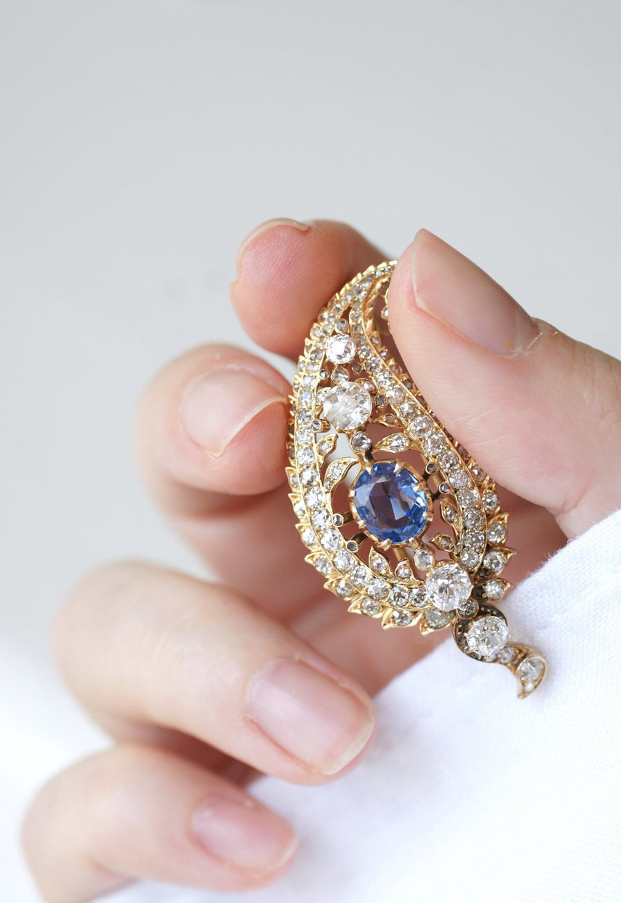 ダイヤモンドとサファイアのペイズリーブローチ - Galerie Pénélope