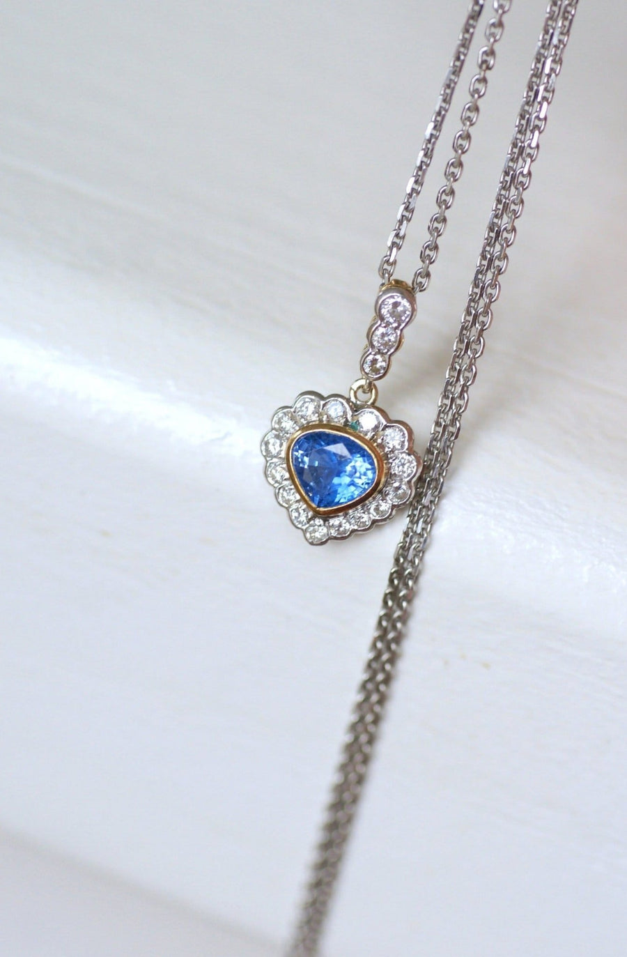 セイロン・サファイアとダイヤモンドのハート・ペンダント・ネックレス - Galerie Pénélope