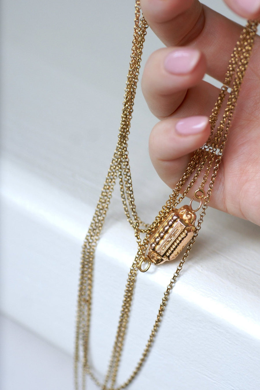 ゴールドバレルクラスプのネックレス - Galerie Pénélope