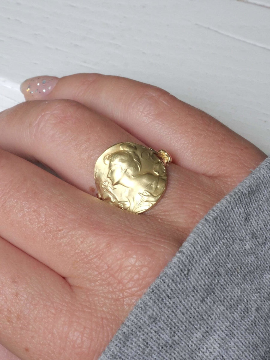 大きなアールヌーボーの女性用プレートリング - Penelope Gallery