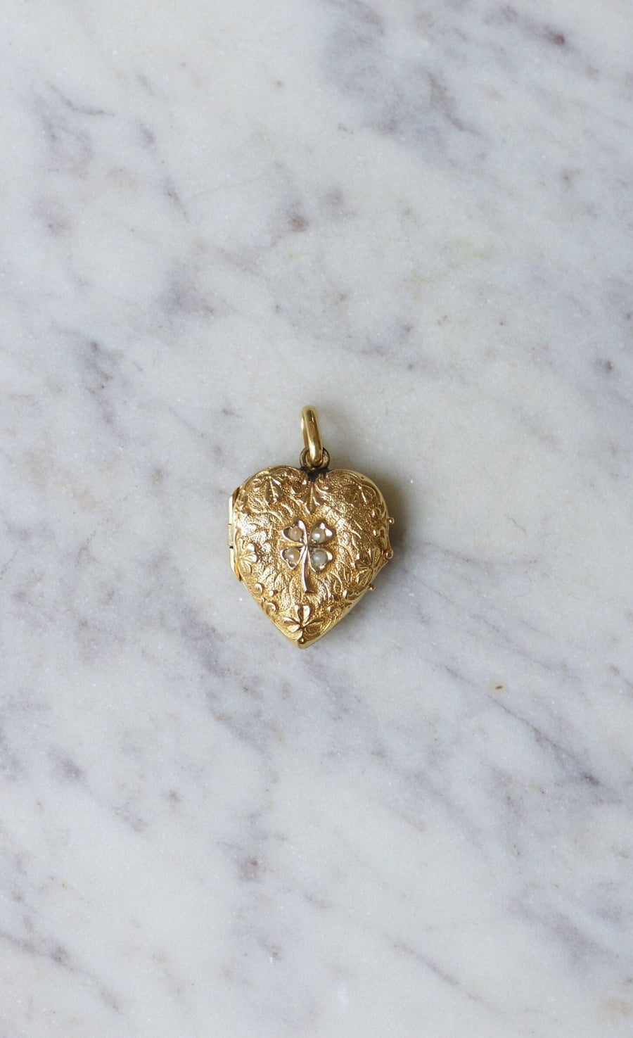 ハートを開くメダイ、ゴールドのクローバーとパール - Galerie Pénélope